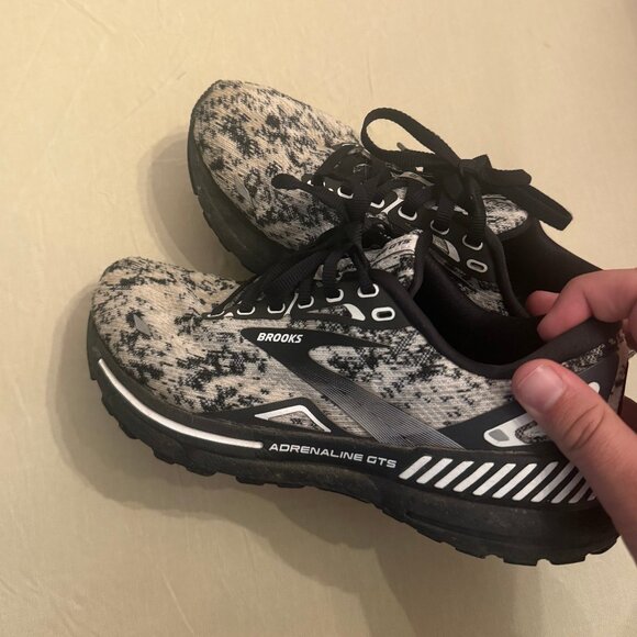 Brooks Adrenaline GTS 23 running shoe women's 6.5 - Picture 2 of 5